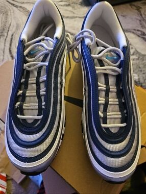Nike Air Max 97 Silver and Navy Blue Wave-Striped Sneakers Size 9 New